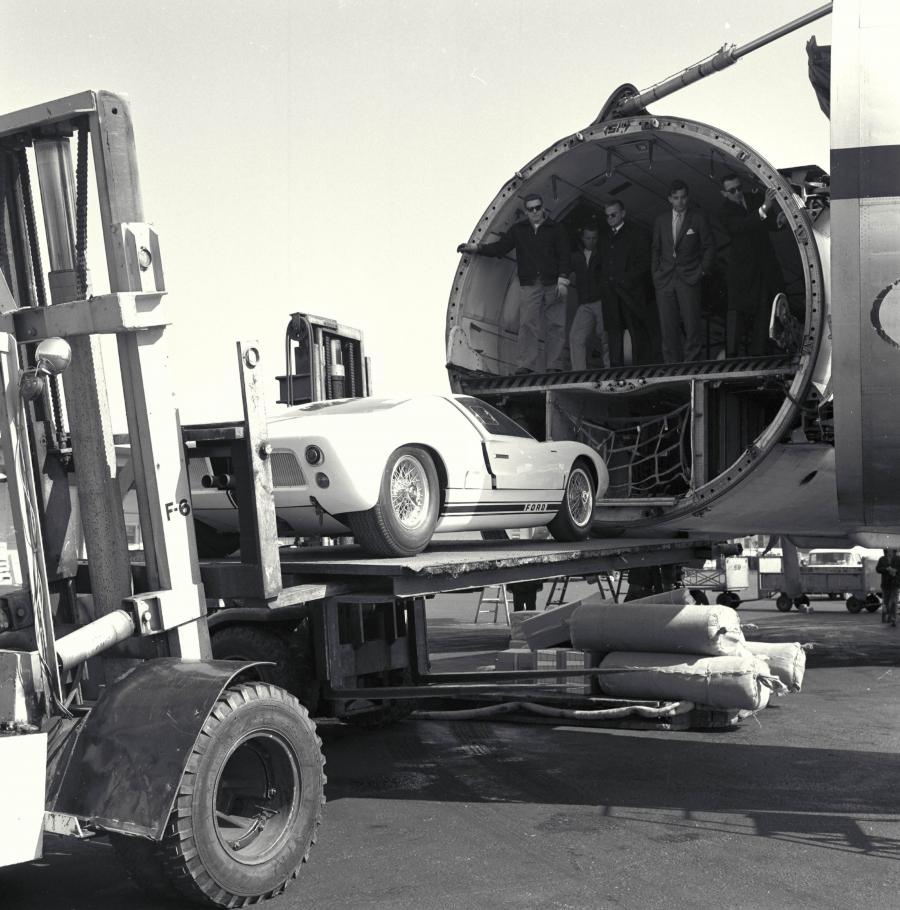  Ford GT40 (Mk I) 1965 года  (фото 23 из 66)